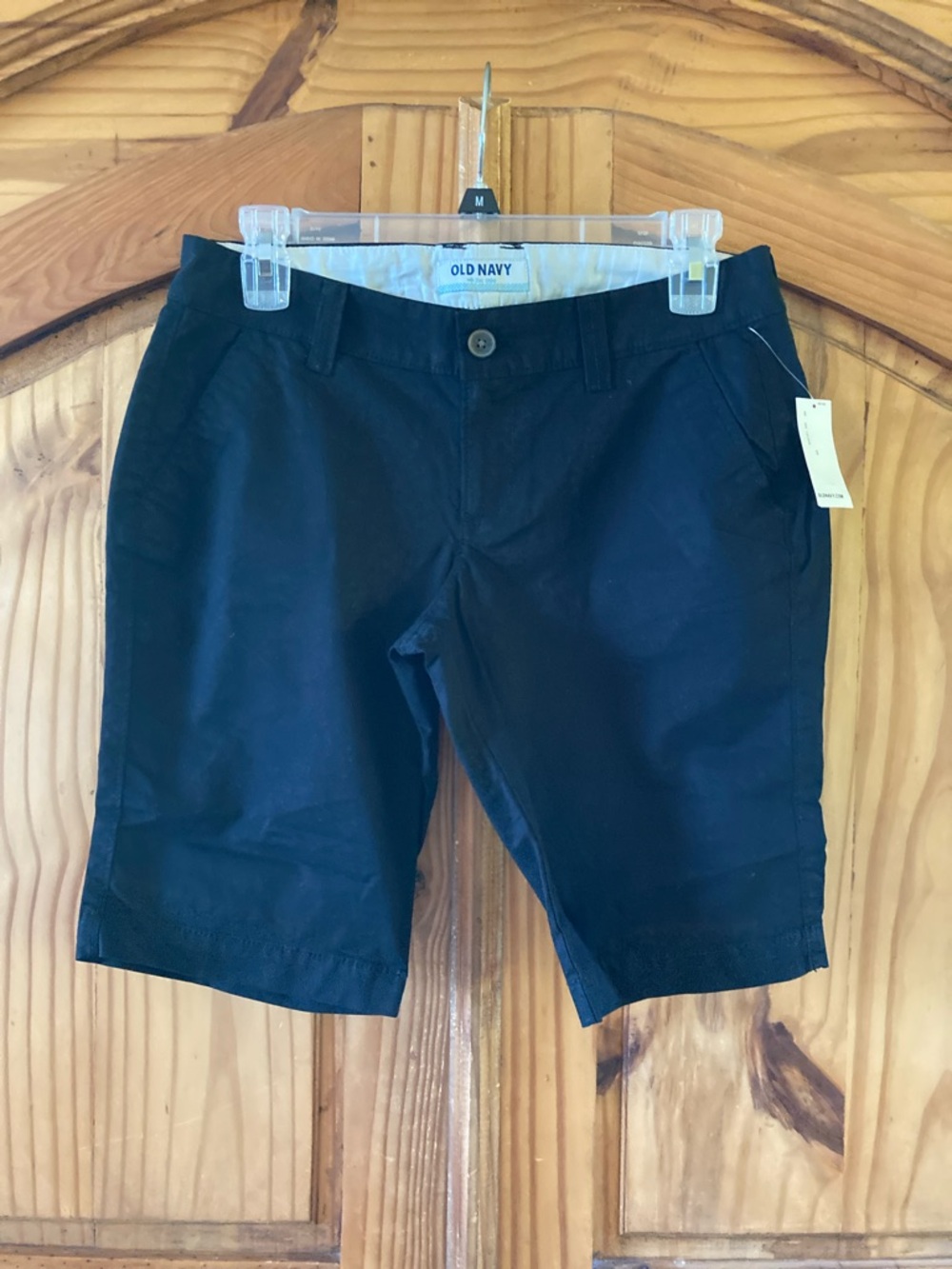 Women's Old Navy black flat front chino Bermuda shorts size 2 - NWT